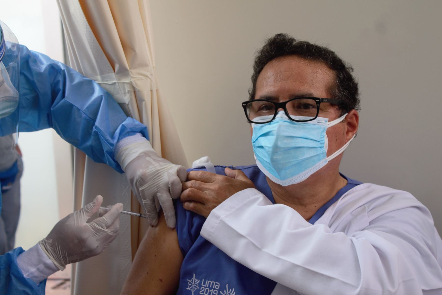 Vacunación primera línea