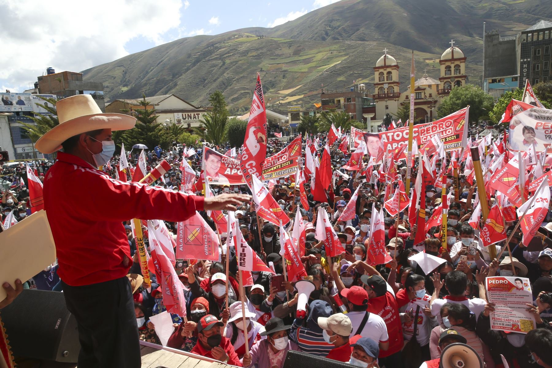 Pedro Castillo en un mitin en Huancavelica