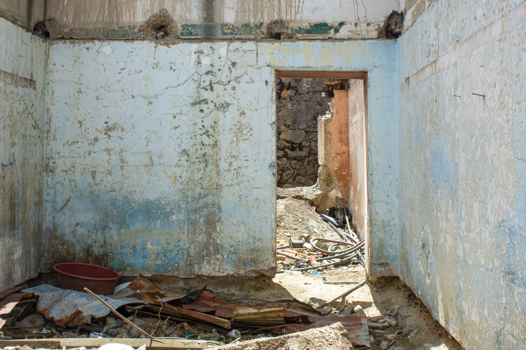 20250701_casa-demolida_Morococha_Peru_Sally-Jabiel-1800x1200