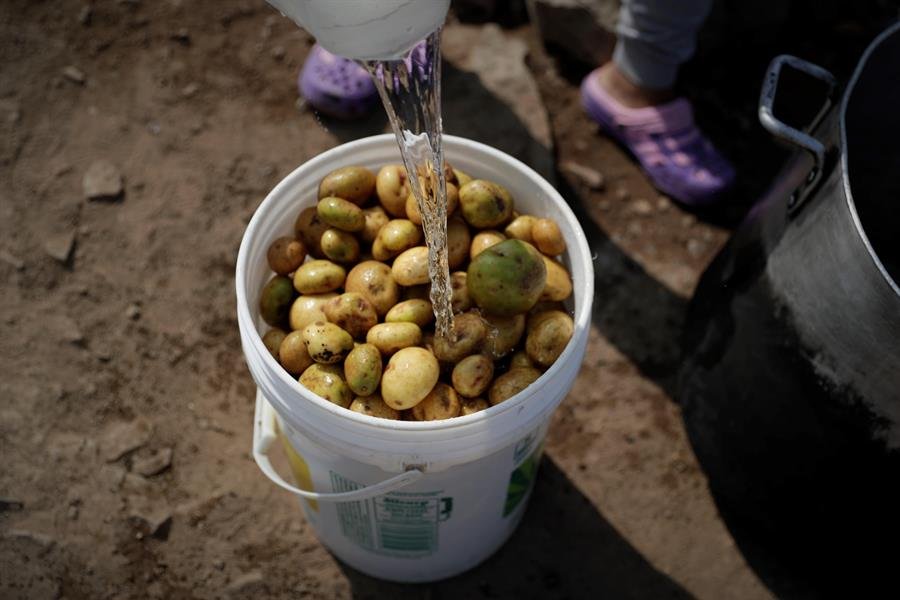 Ollas comunes - Villa María del Triunfo - 03/02/2021 / EFE/ Paolo Aguilar