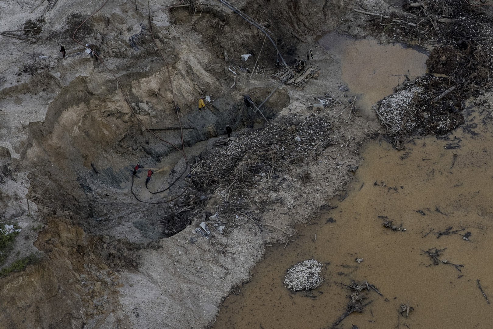 BRAZIL ILLEGAL MINING 5-1