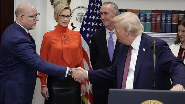 Davis-Trump-GettyImages-2252758378-1536x864