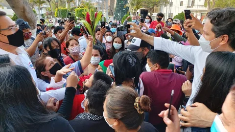 El candidato de Somos Perú, Daniel Salaverry y el expresidente Martín Vizcarra se encuentran recorriendo el país desde mediados de diciembre..jpg