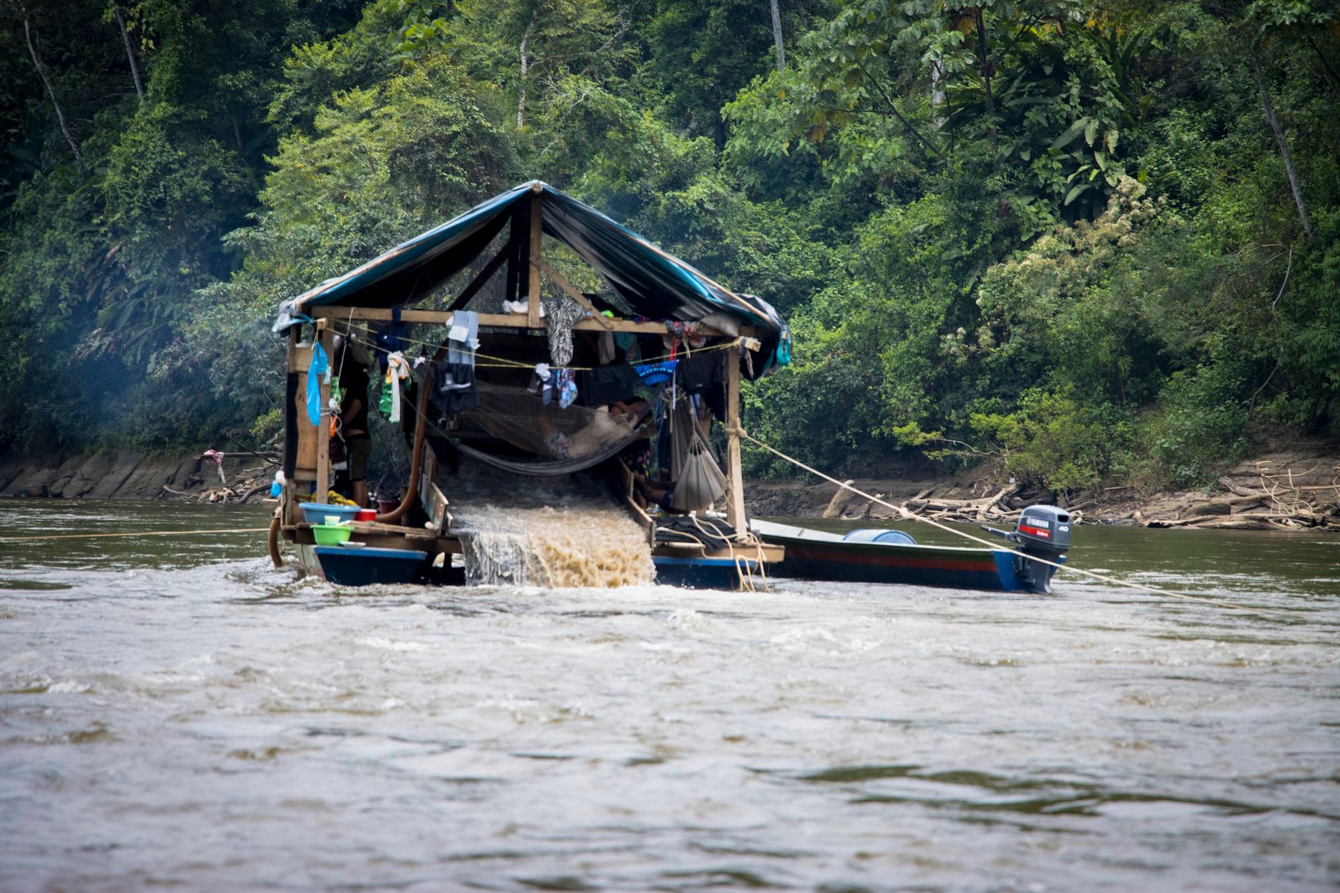 Draga en el río Cenepa