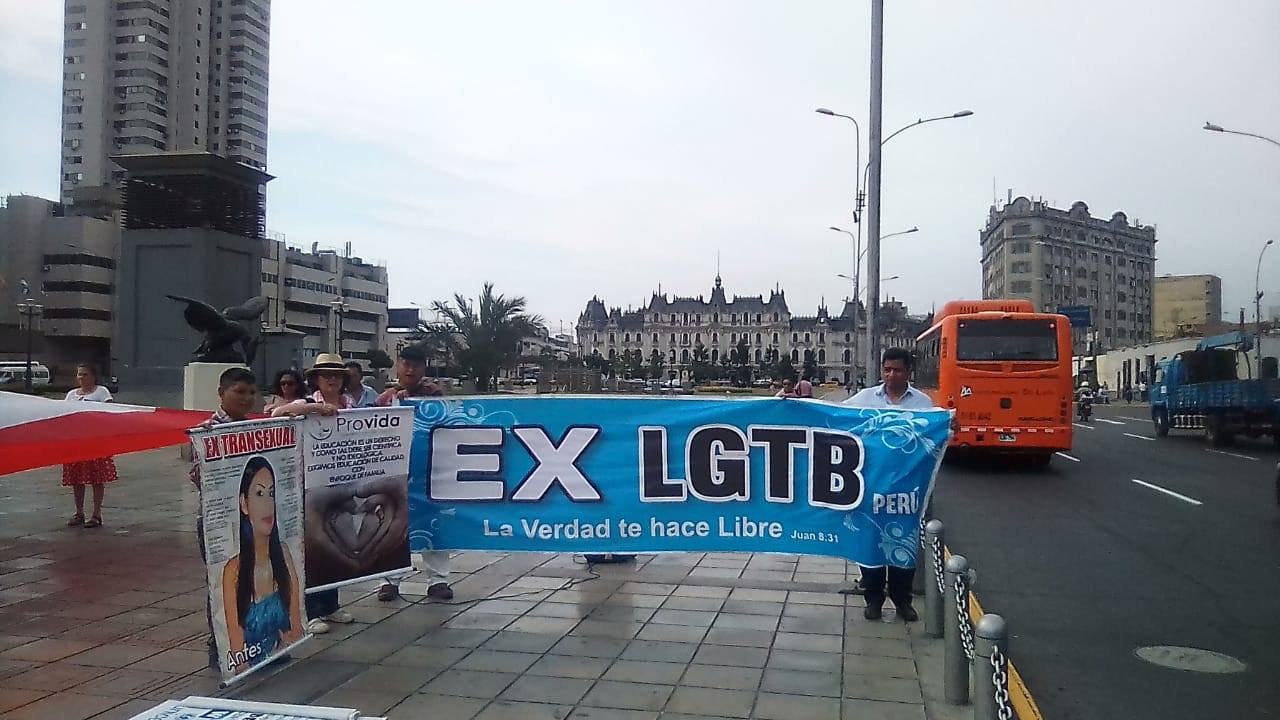 Foto2_MarchadelMovimientoExhomosexuales.jpg