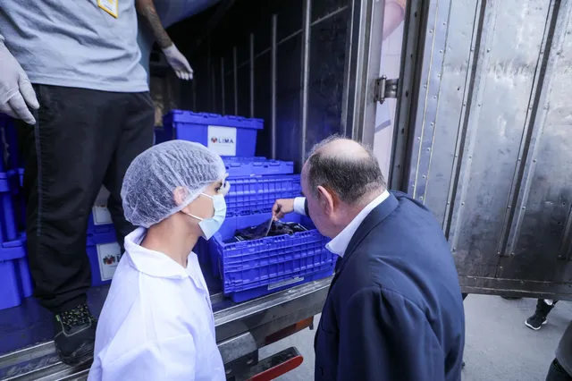 MML-entrega-sangre-y-pescado-para-las-ollas-comunes