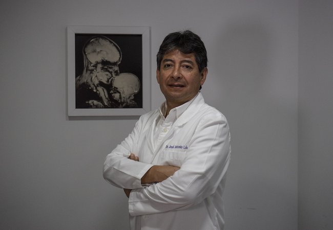 Peru_entrevista doctor_portada BN.jpg