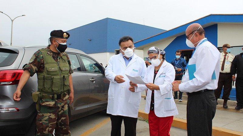 Vacunación personal de salud_Perú.jpg