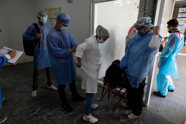 El déficit de médicos intensivistas se debe al éxodo masivo de profesionales y a que los médicos residentes han dejado de especializarse por los bajos sueldos.