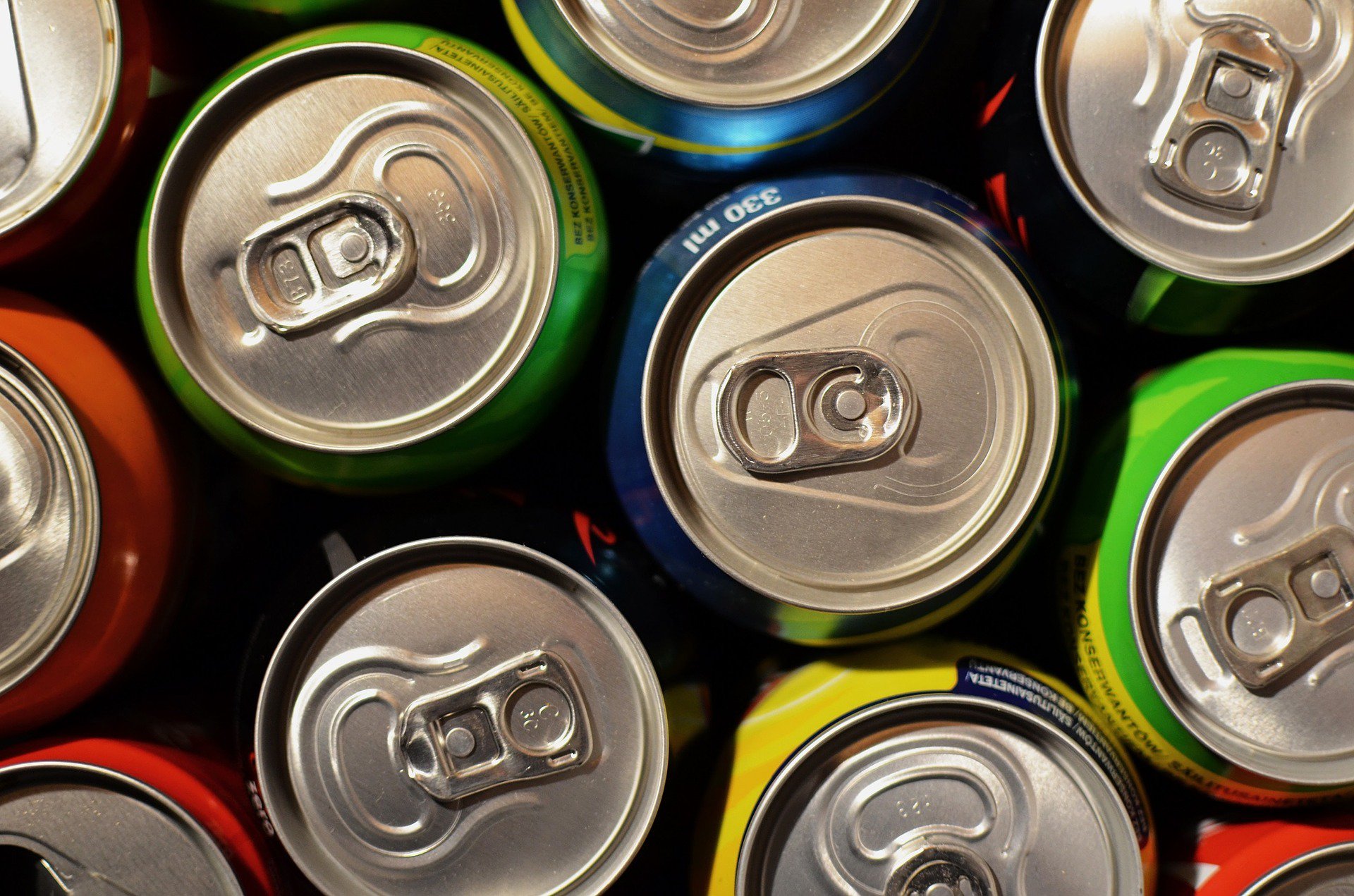 beverage-cans-1058702_1920.jpg