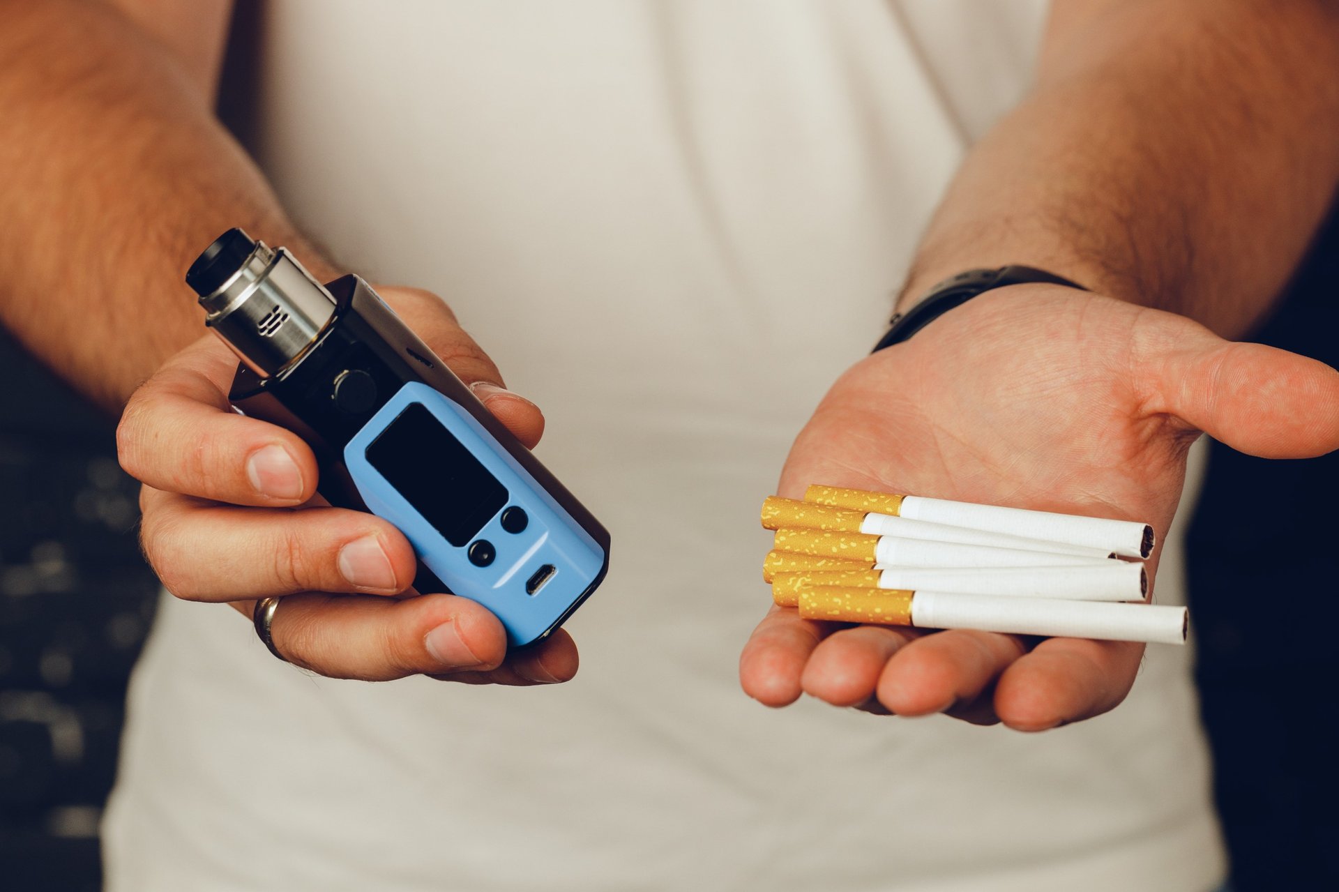 cigarrillos y vapeadores - Shutterstock