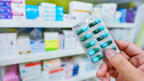 hand-holding-medicine-capsule-pack-pharmacy