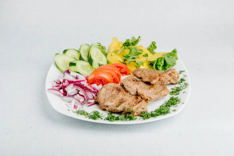 meat-barbecue-with-vegetables-green-salad