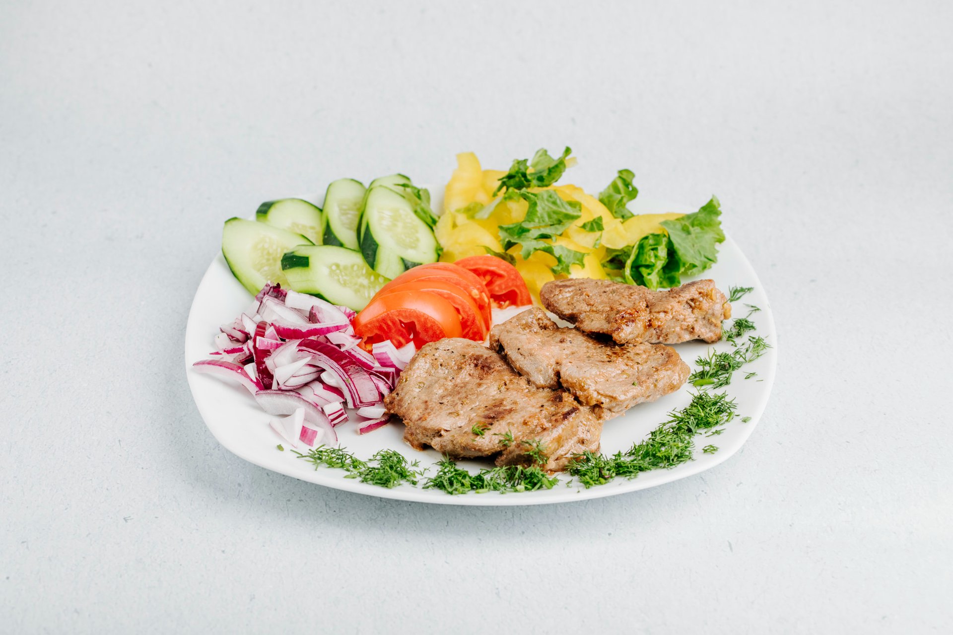 meat-barbecue-with-vegetables-green-salad