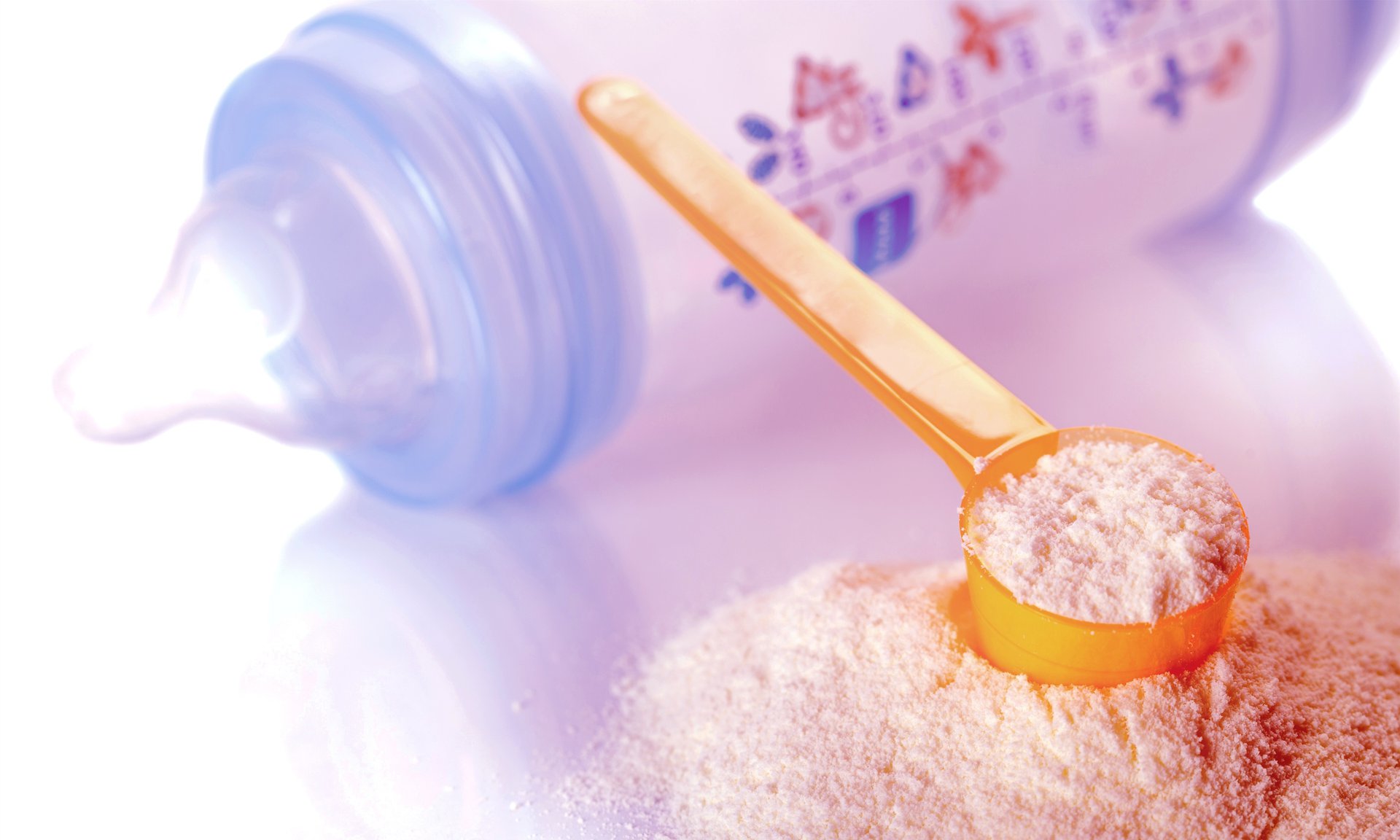 preparation-of-mixture-baby-feeding