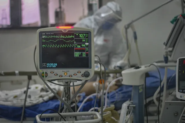 La Unidad de Cuidados Intensivos del Hospital Universitario de Caracas, uno de los principales de la capital, sólo cuenta con 10 médicos intensivistas.